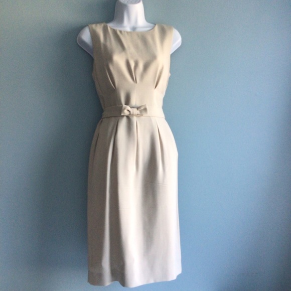 Helen McAlinden pleated sheath dress with bow belt beige sleeveless. Size 8 - Picture 2 of 10